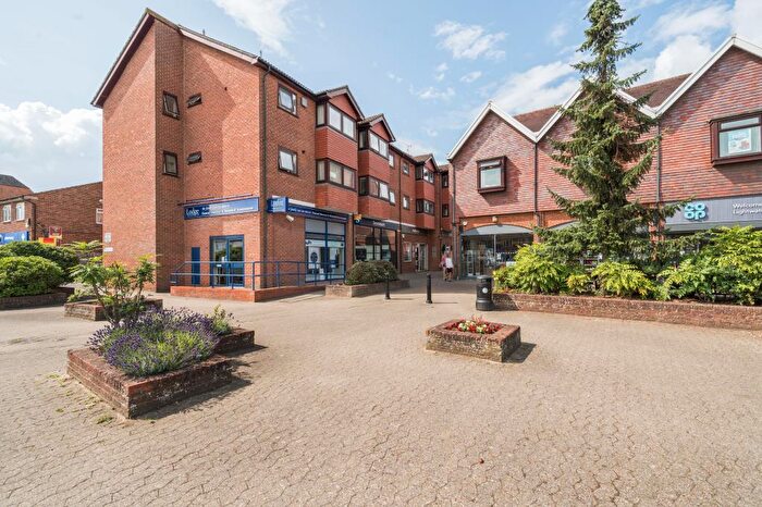 2 Bedroom Apartment To Rent In Lightwater, Surrey, GU18