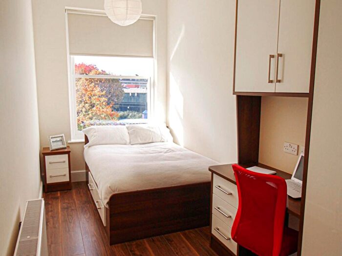 2 Bedroom Apartment To Rent In Apt, Blenheim Terrace #, LS2