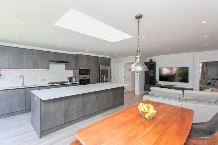 4 Bedroom End Of Terrace House To Rent In Cobb Green, Watford, Hertfordshire, WD25