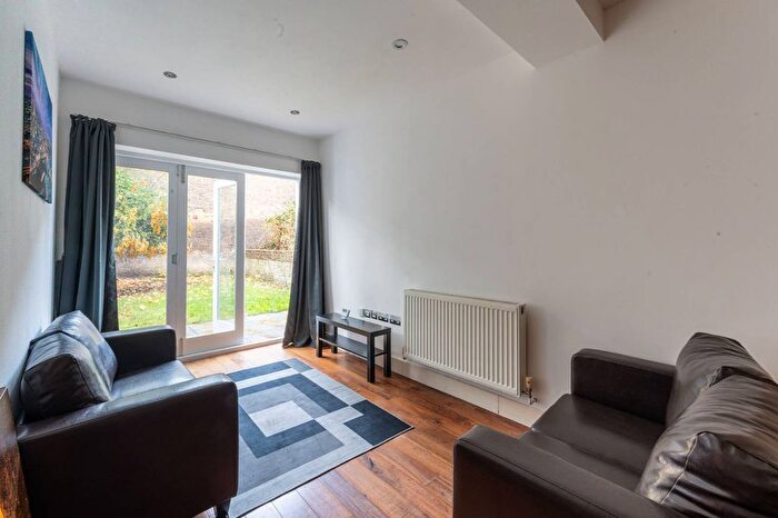 2 Bedroom Flat To Rent In Victoria Road, Queen's Park, London, NW6