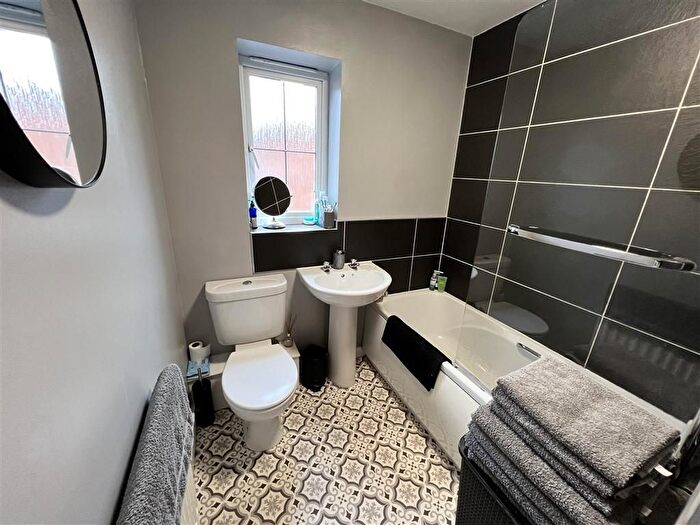 3 Bedroom Terraced House For Sale In Cromwell Mount, Pontefract, WF8