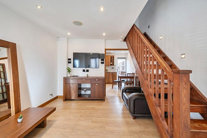 2 Bedroom Terraced House For Sale In Henley Drive, London, SE1