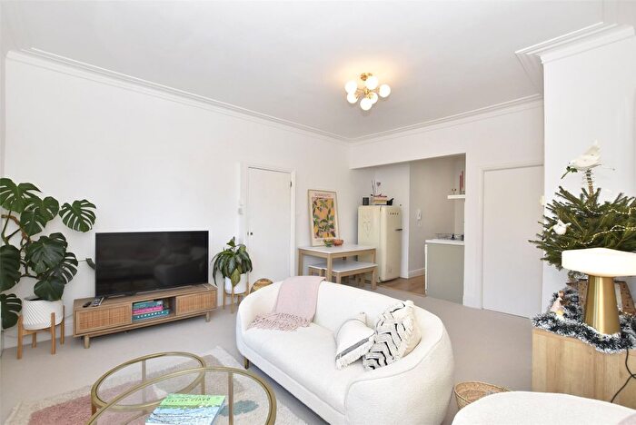 2 Bedroom Flat To Rent In Newbridge Hill, Newbridge, Bath, BA1