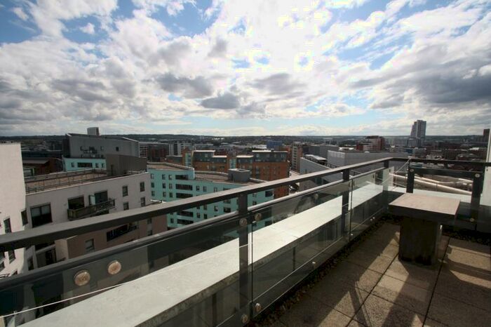 Apartment To Rent In Gateway North, Crown Point Road, LS9