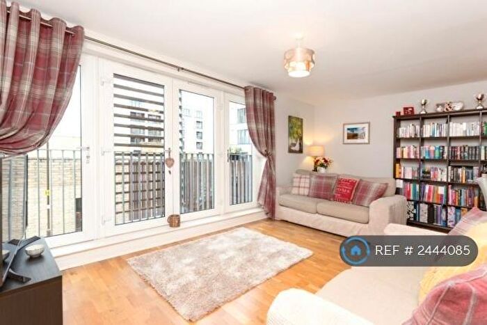 2 Bedroom Flat To Rent In Kimmerghame Drive, Edinburgh, EH4