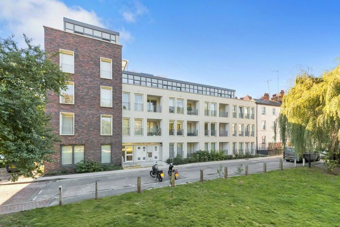 2 Bedroom Flat To Rent In Gorleston Street, London, W14