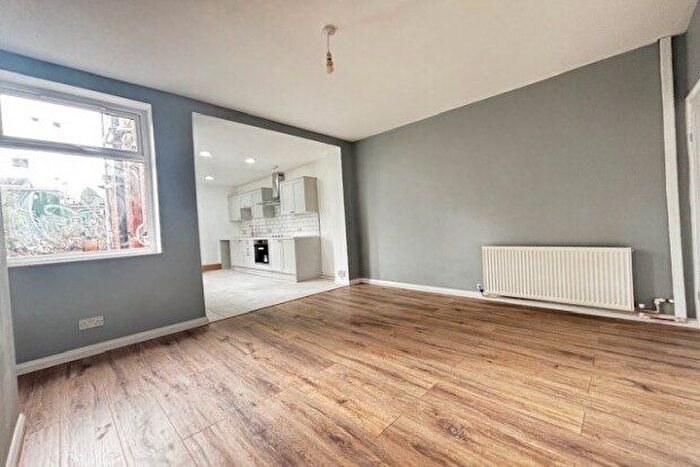 3 Bedroom Semi-Detached House To Rent In Glebe Street, Nottingham, NG17