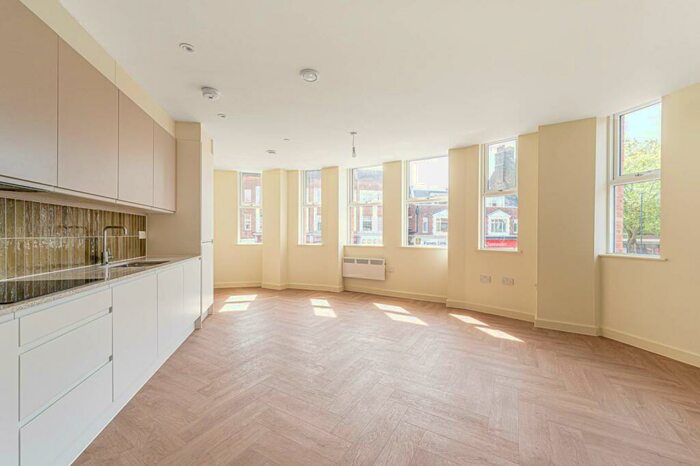 2 Bedroom Flat To Rent In Ballards Lane, Church End, London, N3