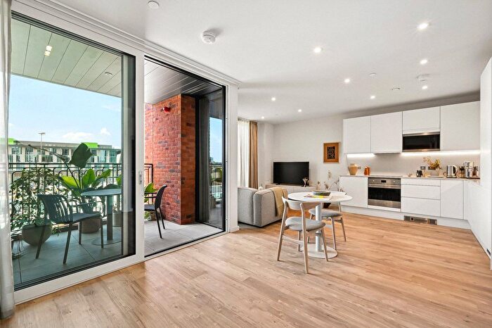 1 Bedroom Flat To Rent In Apex One, Hanbury Drive, SW8