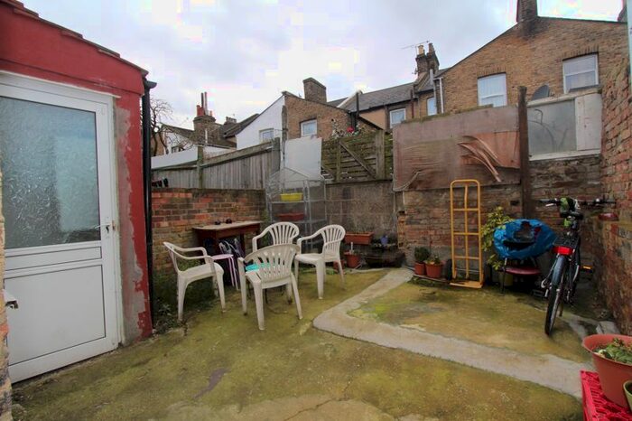 1 Bedroom Flat To Rent In Birkbeck Road, London, N17