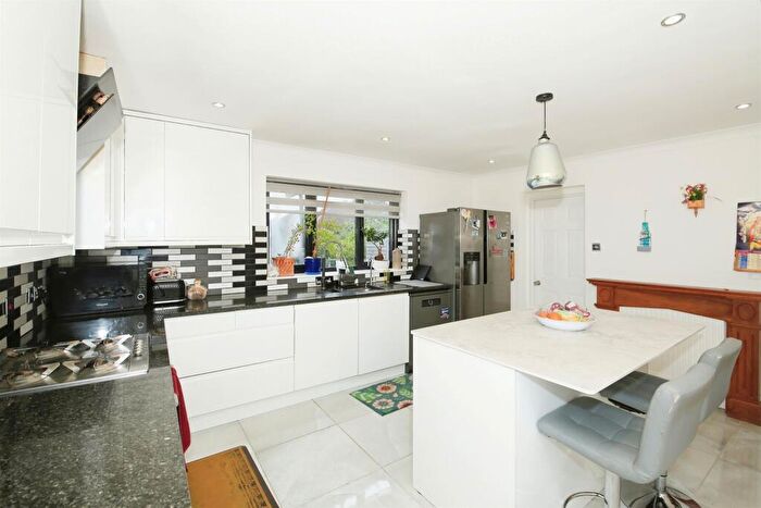 4 Bedroom Detached House For Sale In Riverside Mead, Peterborough, PE2