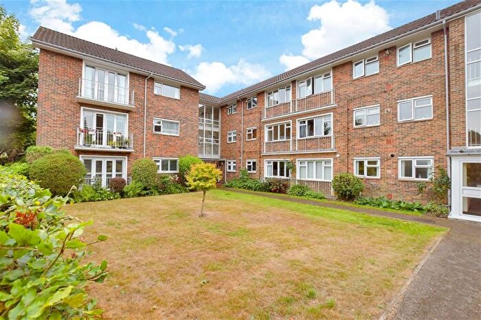 2 Bedroom Flat To Rent In Flat, Regnum Court, North Walls, Chichester, West Sussex, PO19