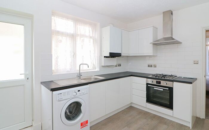 1 Bedroom Maisonette To Rent In Inglemere Road, Mitcham, CR4
