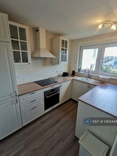 2 Bedroom Flat To Rent In Ravelston House Park, Edinburgh, EH4