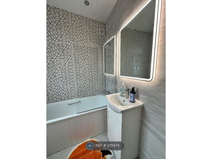 3 Bedroom Flat To Rent In Grangewood Street, East Ham, E6