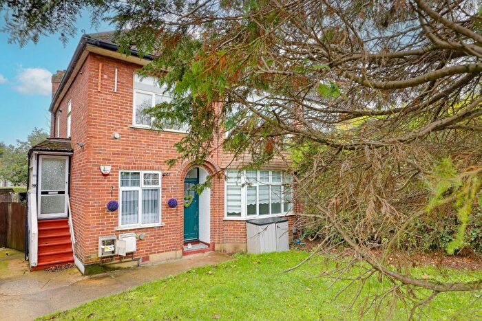 2 Bedroom Maisonette For Sale In Myddelton Avenue, Enfield, EN1