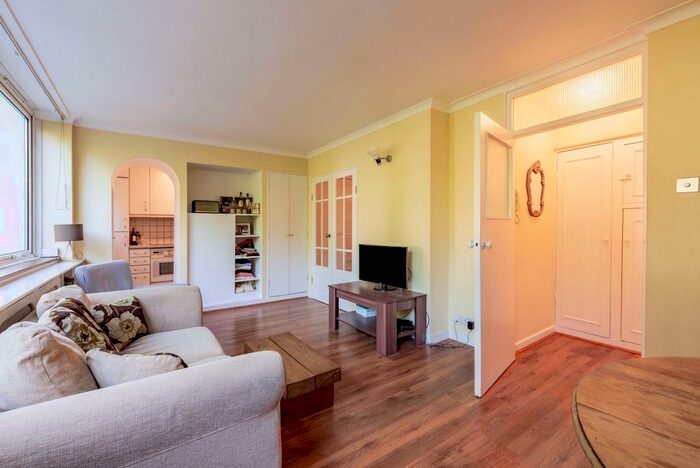 1 Bedroom Flat To Rent In St. Georges Square, London, SW1V