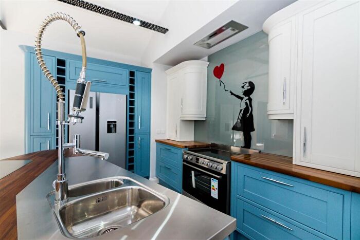 2 Bedroom Flat To Rent In Low Lane, Horsforth, Leeds, West Yorkshire, LS18