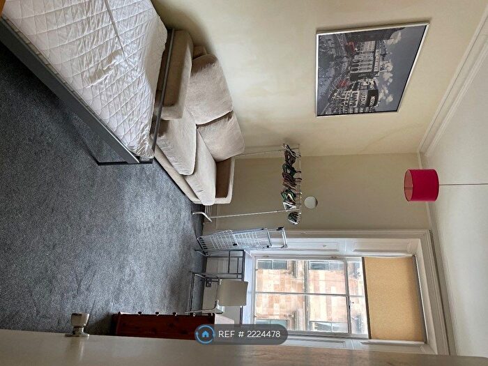 4 Bedroom Flat To Rent In Glasgow, Glasgow, G12
