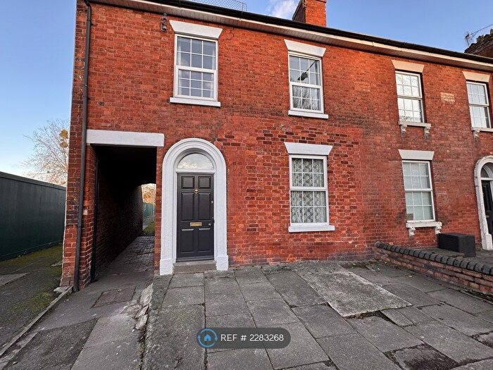 3 Bedroom Semi Detached House To Rent In Sansome Walk, Worcester, WR1