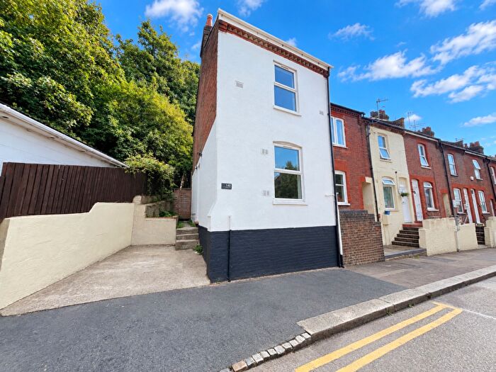3 Bedroom End Of Terrace House For Sale In Hartley Road, Luton, Bedfordshire, LU2