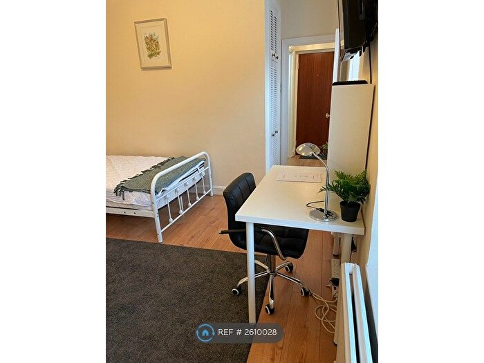 1 Bedroom Flat To Rent In Courtfield House, London, EC1N