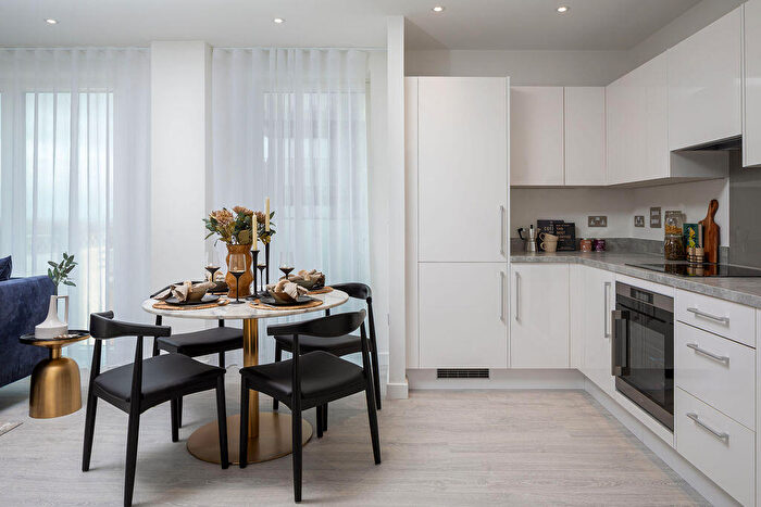 2 Bedroom Apartment For Sale In Fielders Quarter Fielders Crescent Barking London, IG11