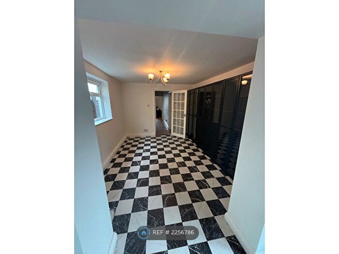 1 Bedroom Flat To Rent In Wear Bay Road, Folkestone, CT19