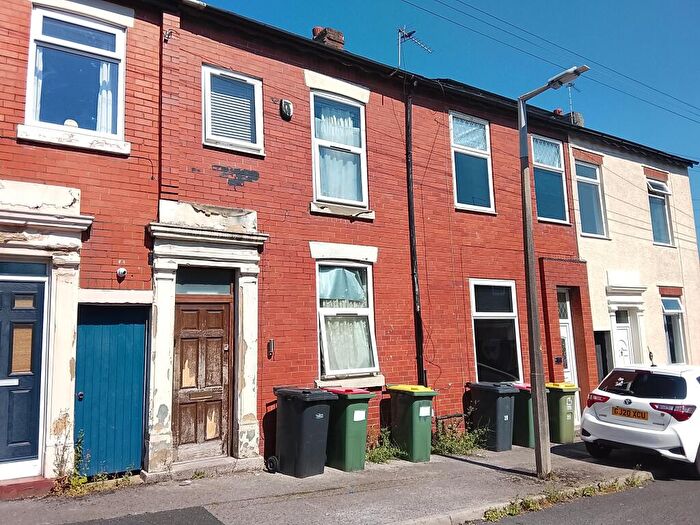 4 Bedroom Semi-Detached House For Sale In Inkerman Street, Ashton-on-ribble, Preston, Lancashire, PR2