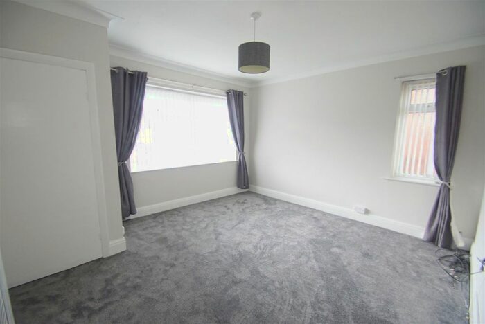 2 Bedroom Bungalow To Rent In Pinfold Mount, Leeds, LS15