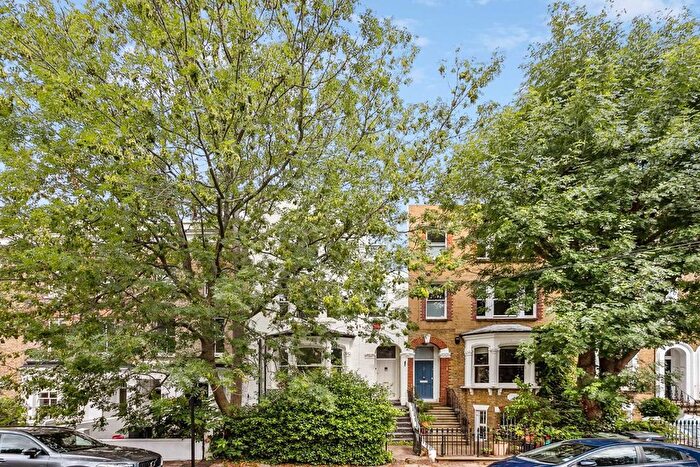 2 Bedroom Flat To Rent In St. Martin's Road, Stockwell, SW9