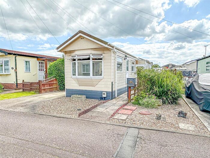 1 Bedroom Park Home For Sale In Hockley Park, Lower Road, Hockley, SS5