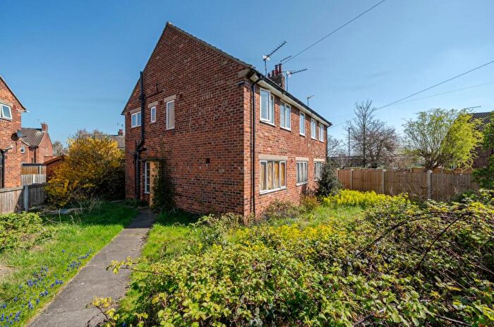 2 Bedroom Apartment For Sale In Queens Gardens, Tadcaster, LS24