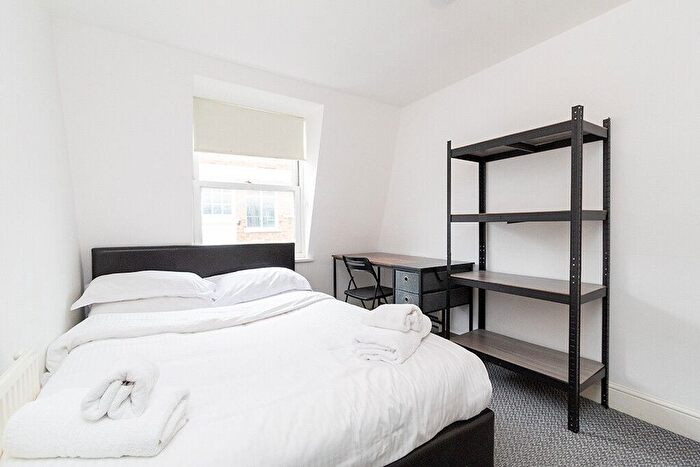 3 Bedroom Maisonette To Rent In Brook Mews North, Paddington, W2