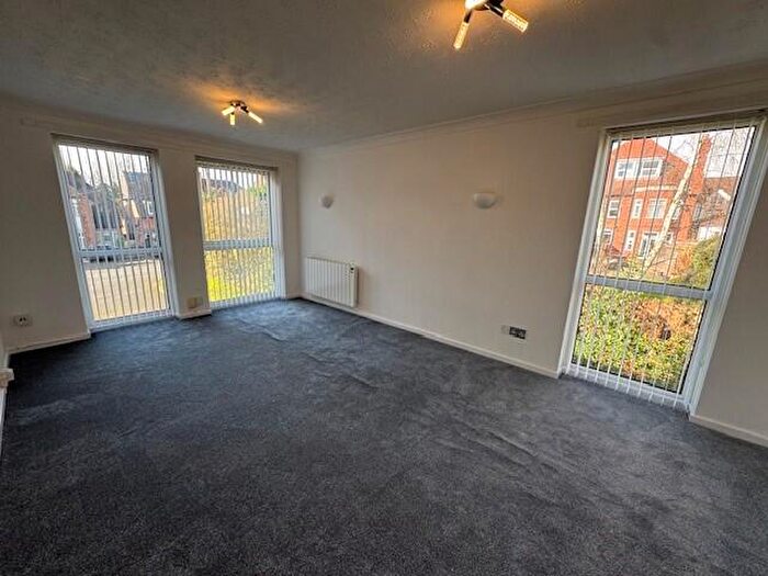 2 Bedroom Flat To Rent In Eastern Road, Sutton Coldfield, B73