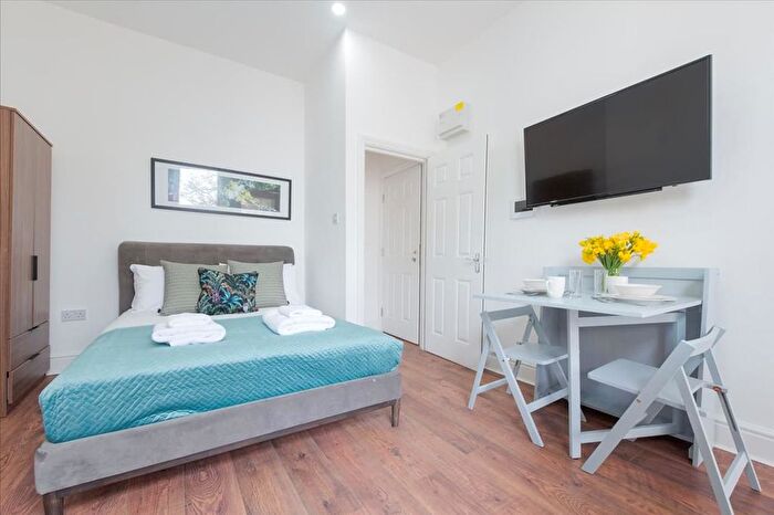 1 Bedroom Studio To Rent In Warwick Rd, London, SW5