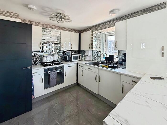 2 Bedroom Flat For Sale In Neptune Road, Barry, CF62