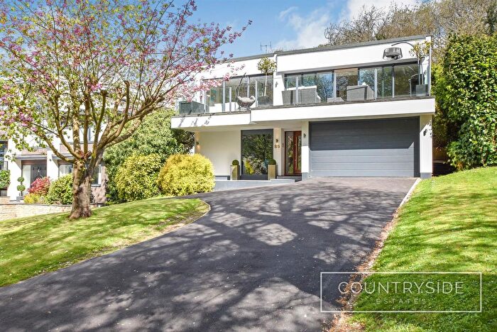 4 Bedroom Detached House For Sale In Vicarage Hill, Benfleet, SS7