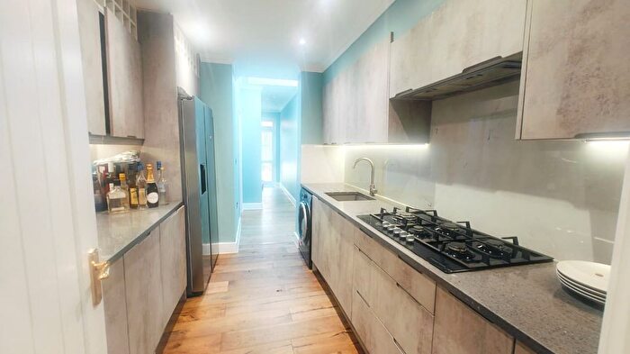 2 Bedroom Flat To Rent In Dovercourt Avenue, Thornton Heath, CR7