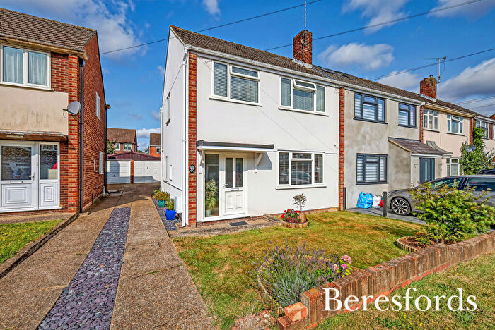 3 Bedroom End Of Terrace House For Sale In Queenswood Avenue, Hutton, CM13