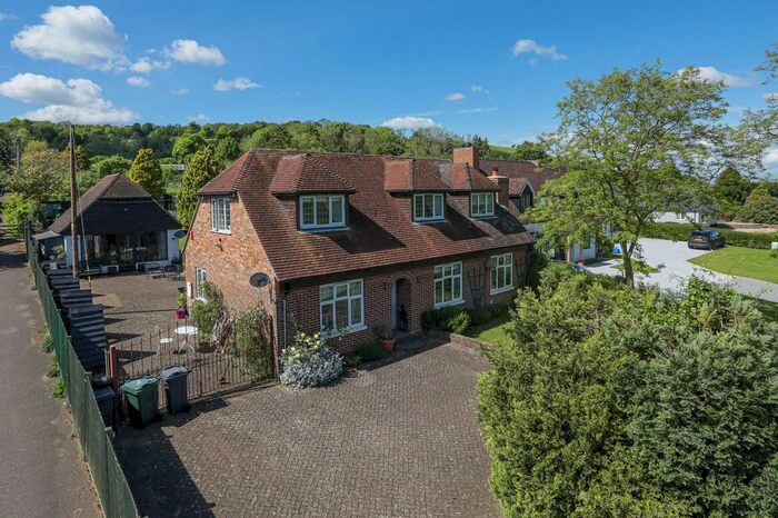 4 Bedroom Detached House For Sale In Canterbury Road, Bilting, TN25