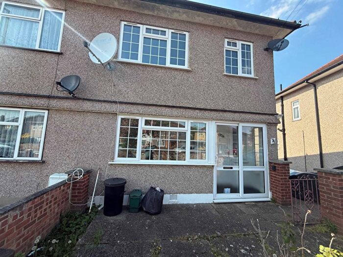 4 Bedroom Terraced House To Rent In Mansfield Drive, Hayes, UB4