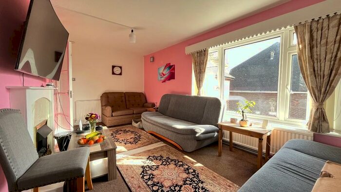 2 Bedroom Apartment To Rent In Eaton Road, Sutton, Surrey, SM2