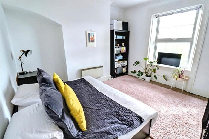 2 Bedroom Flat To Rent In Thane Villas, London, Greater London, N7