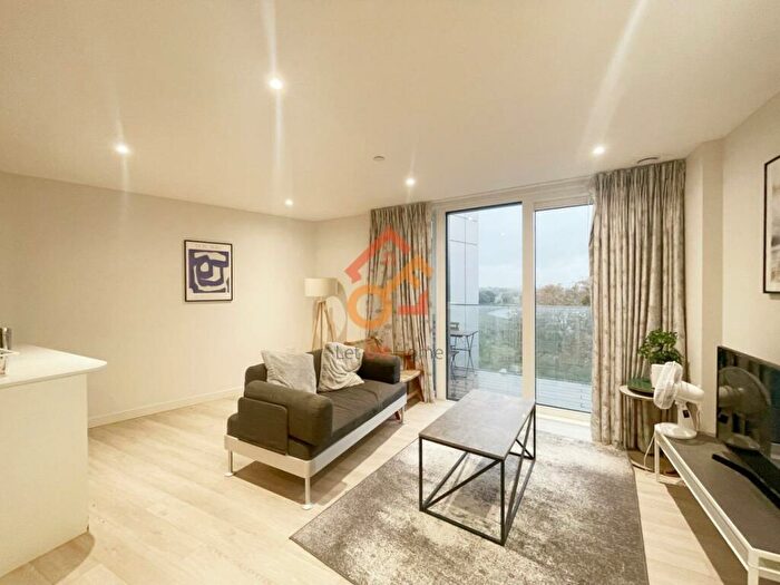 3 Bedroom Flat To Rent In Goldcrest Building, Newnton Close, London, N4