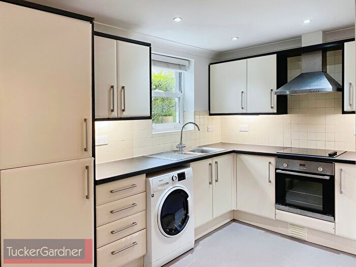 2 Bedroom Flat To Rent In Cambridge Road, Cambridge, CB22