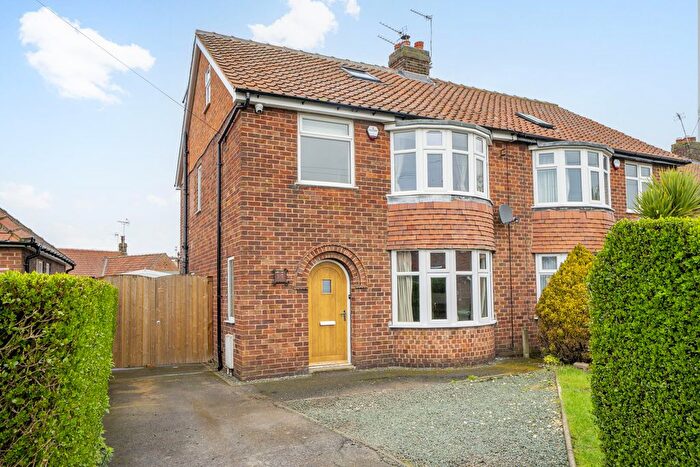 3 Bedroom Semi Detached House For Sale In Farndale Avenue, York, YO10