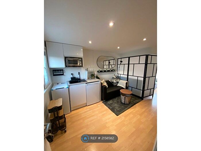 Studio To Rent In Forest Gardens, London, N17