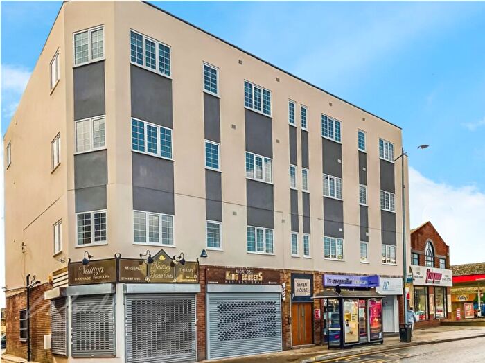 2 Bedroom Flat To Rent In High Street, Strood, Rochester, ME2