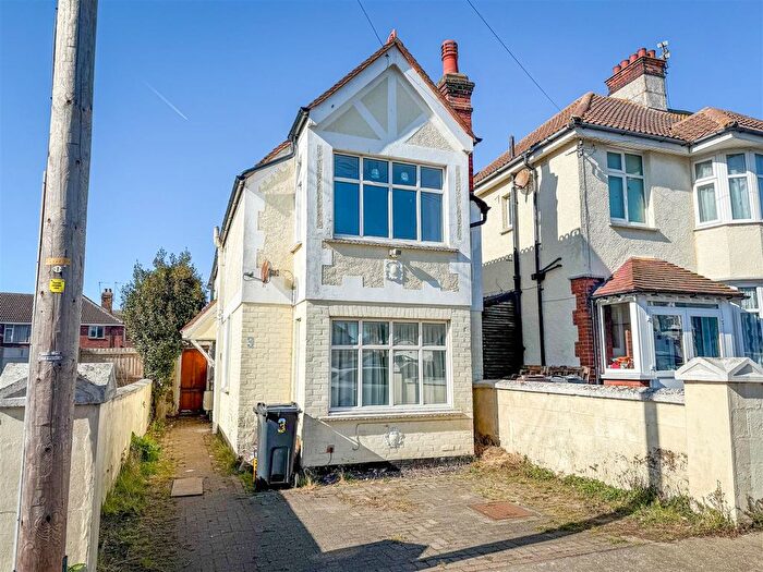 3 Bedroom Cottage For Sale In Granville Road, East Clacton, Essex, CO15